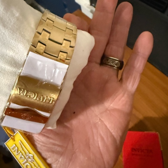 Invicta Red Box - Picture 4 of 5